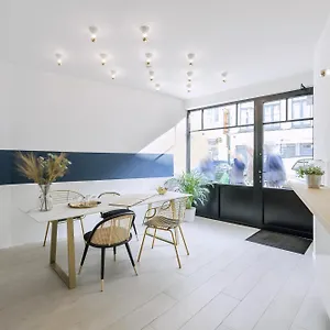 Urban Walls Couette-café